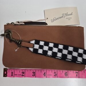 Universal Thread Wristlet Pouch – Brown with Checker Strap – New with Tag